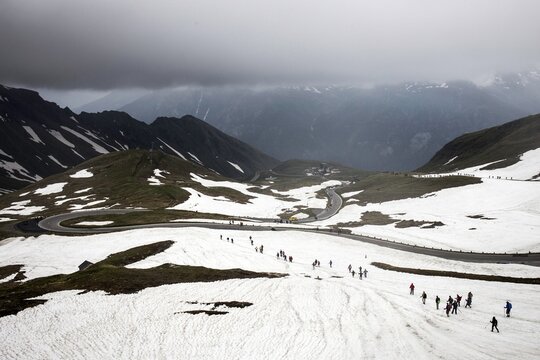 Grossglockner pilgrimage from Fisch and Rauris, Salzburg State, to Heiligenblut, to St. Peter and Paul, here pilgrims on the way down to Heiligenblut, Carinthia, Austria