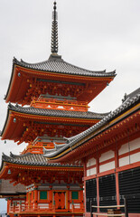Obraz premium Three story pagoda spire detail with red eaves, Kiyomizudera, Kyoto