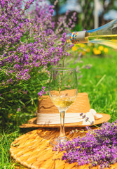 Obraz premium Wine in a lavender field. Selective focus.