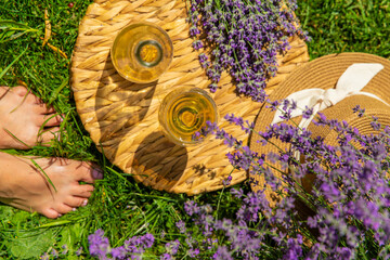 Obraz premium Wine in a lavender field. Selective focus.