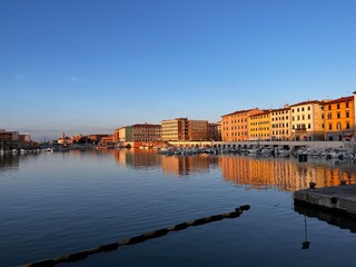 Naklejka premium Italian harbor waterfront colorful buildings reflection