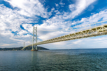 Fototapeta premium 兵庫県神戸市 秋空と明石海峡大橋