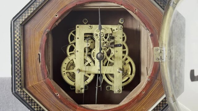 振り子時計（6時,18時）	