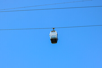 Obraz premium Cable Car Gondola Lift in the Mountains
