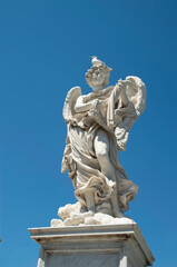 Obraz premium White marble statue of Angel with the Scourge on bridge Sant Angelo with seagull on top, Rome, Italy