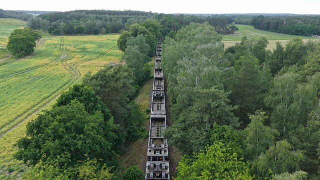 Bad Belzig. Abgestellter Zug auf stillgelegter Strecke.