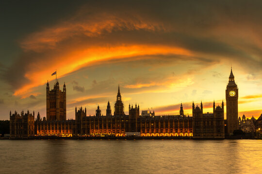 Palace of Westminster, Houses of Parliament with Big Ben clock tower and River Thames at sunset in Westminster, London, England, UK