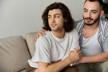 Obraz premium Loving gay couple finds strength together during their therapy session