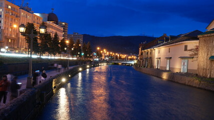 Obraz premium The harbour and port view with the old buildings and river as background at night