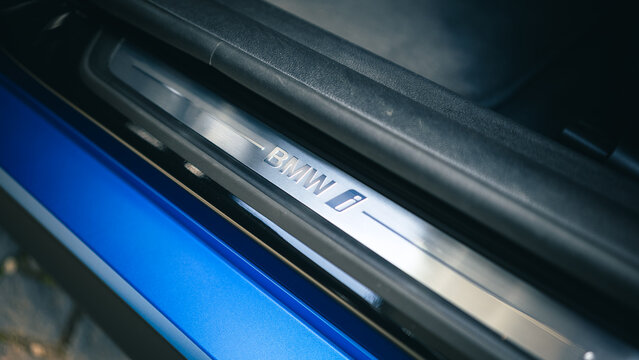 BMW i4 Fahrzeugdetails &ndash; Interieur und Karosserie