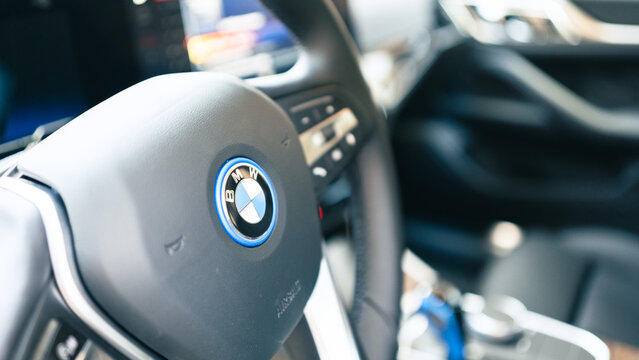 BMW i4 Fahrzeugdetails &ndash; Interieur und Karosserie