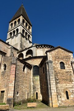 La tour du transept et l&rsquo;abside de l&rsquo;abbaye Saint-Philibert de Tournus