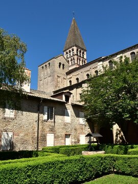 Le clo&icirc;tre Saint-Ardin de l&rsquo;abbaye Saint-Philibert de Tournus 