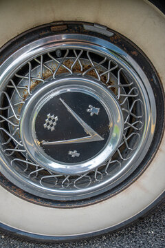 Vintage Buick Roadmaster wire wheel and whitewall tire detail
