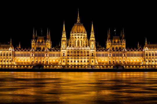 hungarian parliament in budapest