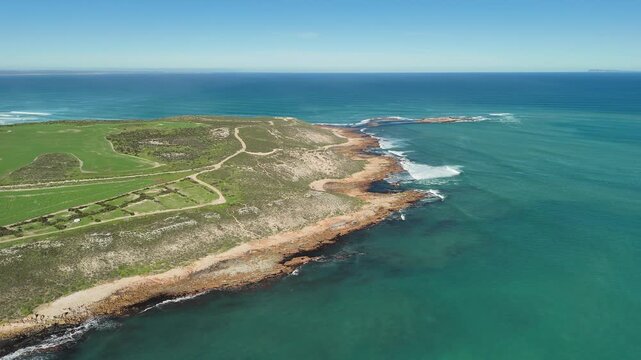 Daly Head National Surfing Reserve, White Hut, Yorke Peninsula, South Australia &ndash; 4K aerial drone view of rocky headland, turquoise waters and rugged coastline near Dhilba Guuranda&ndash;Innes National Park