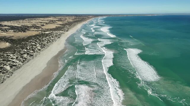 Daly Head Road Beach, White Hut, Yorke Peninsula, South Australia &ndash; 4K aerial drone view of pristine beach, sand dunes and Southern Ocean coastline near Dhilba Guuranda&ndash;Innes National Park