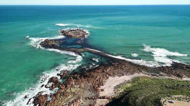 Daly Head National Surfing Reserve, White Hut, Yorke Peninsula, South Australia &ndash; 4K aerial drone view of rocky headland, turquoise waters and rugged coastline near Dhilba Guuranda&ndash;Innes National Park