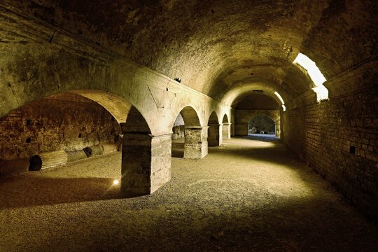 Cryptoportiques, Cryptoportiques du Forum, underground vaulted passage, Arles, southern France, France, UNESCO World Heritage Site