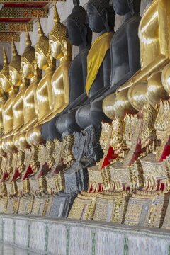 Gilded and black Buddha statues (Bhumispara-mudra: Buddha Gautama at the moment of enlightenment), Wat Suthat Thepwararam, Royal Temple, Phra Nakhon, Bangkok, Thailand