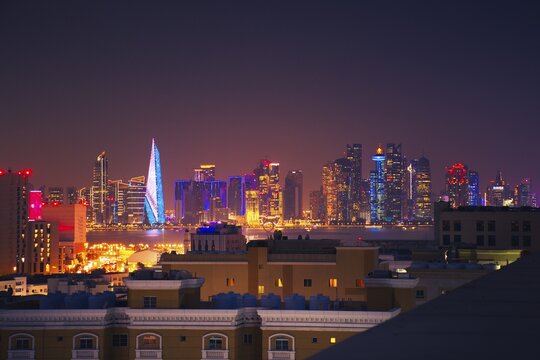 Doha, Qatar - january 8th, 2026: residential area and Doha business hub skyline at night. Iconic illuminated skyscrapers business district luxury middle east gulf colorful night architecture