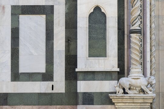 Detail, white and green marble, column, fa&ccedil;ade, Cathedral of Santa Maria del Fiore, Cathedral, Duomo by Filippo Brunelleschi, UNESCO World Heritage Site, Old Town, Florence, Tuscany, Italy