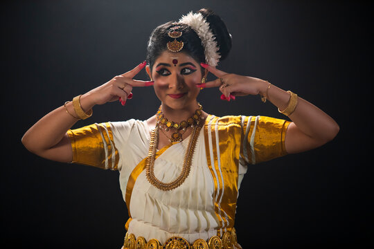 Mohiniattam dancer denoting beautiful eyes through her dance performance