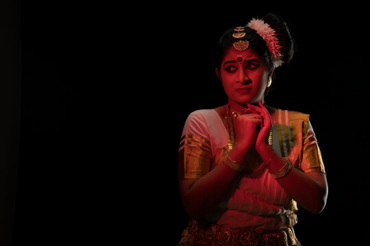 Woman representing fear with Mushti mudra