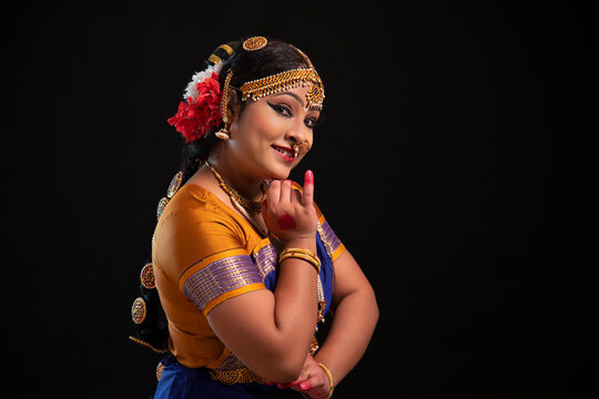 Kuchipudi dancer performing Shringar rasa