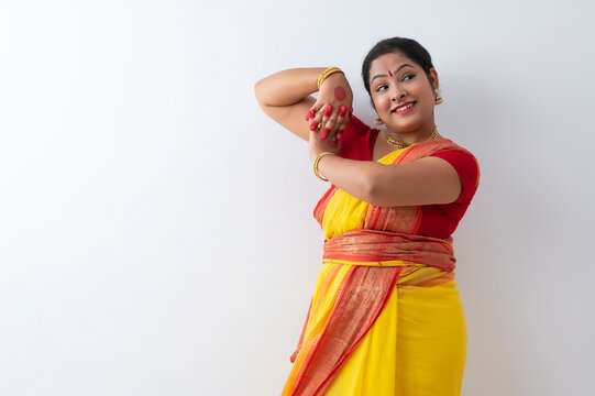 Kuchipudi dancer depicting Goddess Radha through Karkatam mudra