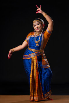 Kuchipudi dancer doing Bramharam mudra on stage