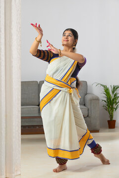Mohiniattam dancer practicing pathaka mudra at home 