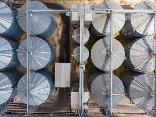 View of large grain silos and storage facilities from above on a sunny day in a rural area © DSMT