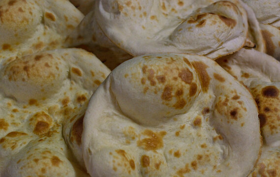 Close-up of baked tandoori rotis