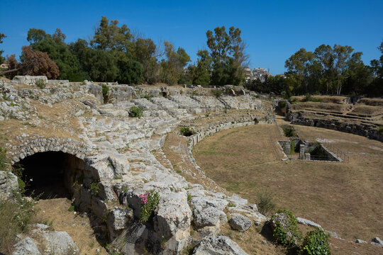 Syracuse, th&eacute;atre grec creus&eacute; dans la roc - Sicile - Italie