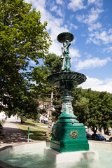 Fontanna na rynku w miasteczku Strambesk Czechy © kubikactive
