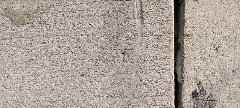 Autoclaved aerated concrete blocks with vertical joint gaps