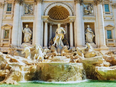 trevi fountain rome italy