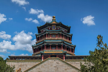Fototapeta premium Traditional Chinese Pagoda with Ornate Turquoise Roofs and Blue Sky