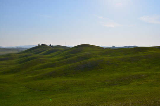 Campos durante la primavera en La Toscana, Italia