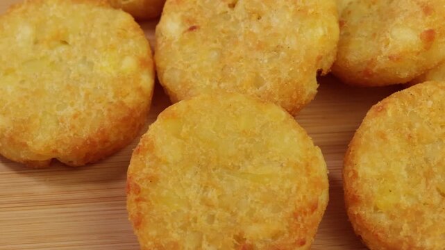 R&ouml;stis croustillants avec mayonnaise en gros plan