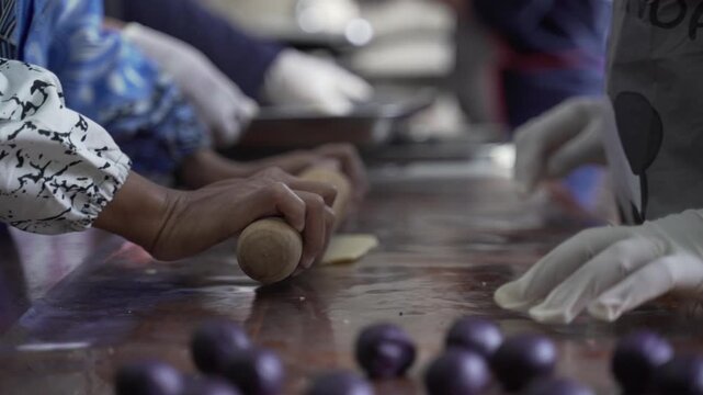 indonesian food called "bakpia" that create by mothers on the cooking training