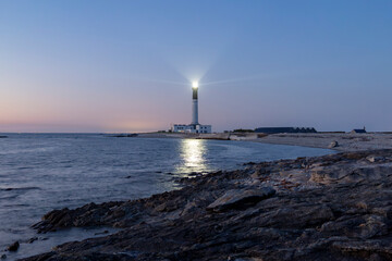 Le jolie phare dans la nuit © antoine