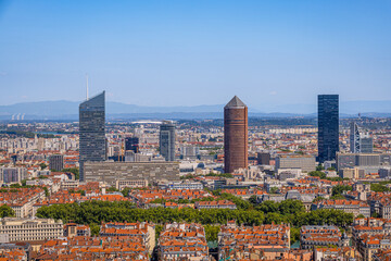Obraz premium Vue sur la ville de Lyon depuis l'esplanade de la Basilique Notre-Dame-de-Fourvière de Lyon en France