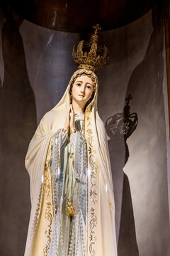 Vierge dans la Crypte de la Basilique Notre-Dame-de-Fourvi&egrave;re de Lyon en France