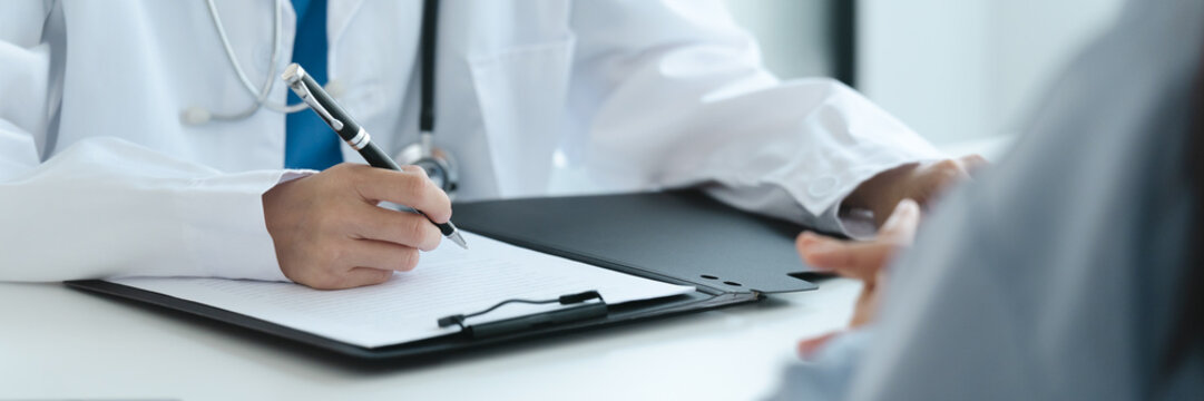 physician discusses health concerns with a patient in a medical consultation