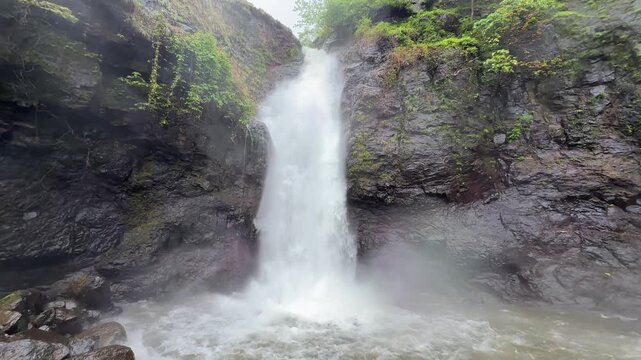 Ahupe Valley waterfall in 4K with relaxing natural sounds during monsoon.