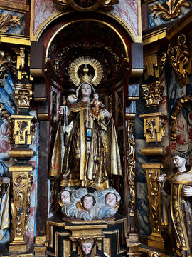 Statue of Virgin Mary and Child Jesus in Baroque altar niche
