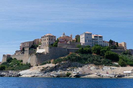 Calvi fortifi&eacute;e en bord de M&eacute;diterran&eacute;e en Haute-Corse - France.