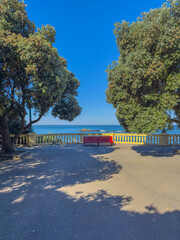 Obraz premium Red bench with ocean view in Foz do Douro Porto